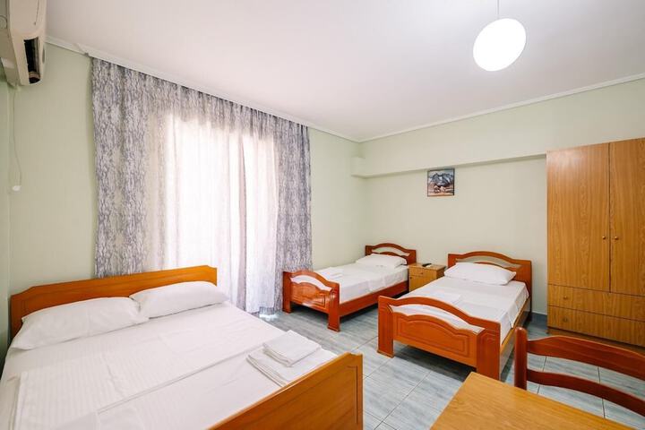Room 3 of 65