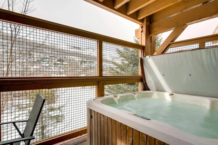Pools & Facilities