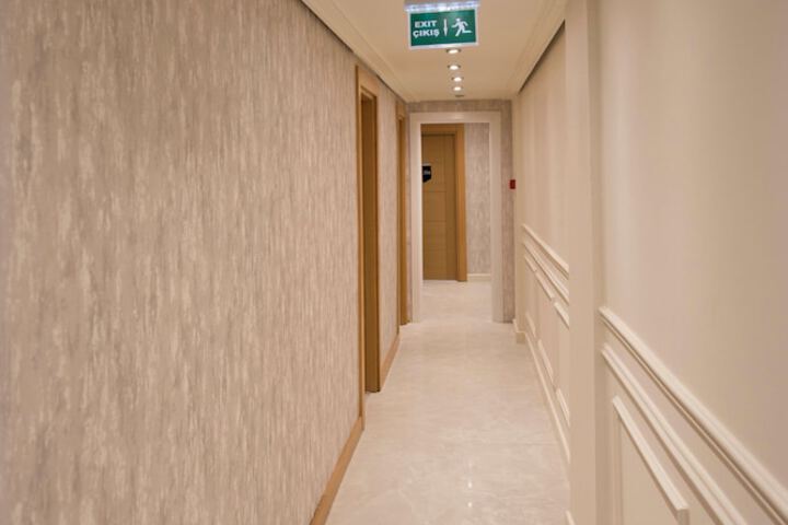 Ballroom/Hall 82 of 92