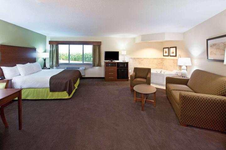1 King Bed (6 of 18)