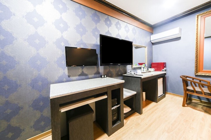 Room 20 of 26