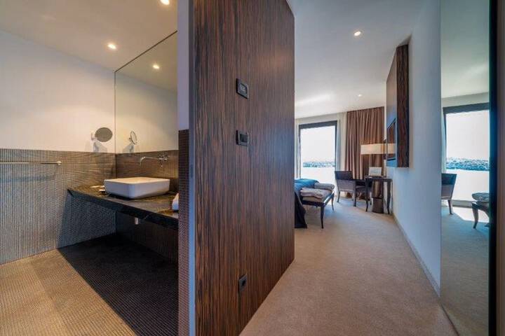 Room 12 of 50