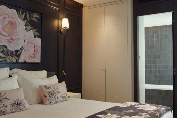 Room 27 of 84