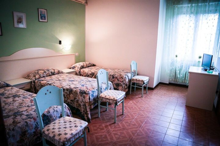 Room 4 of 38