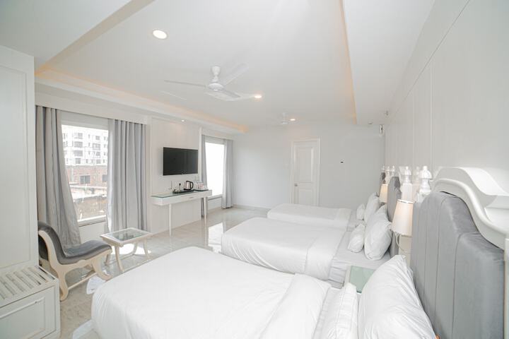 Room 7 of 76