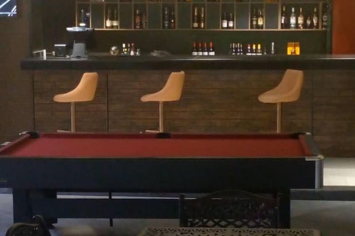 Lounge 16 of 17