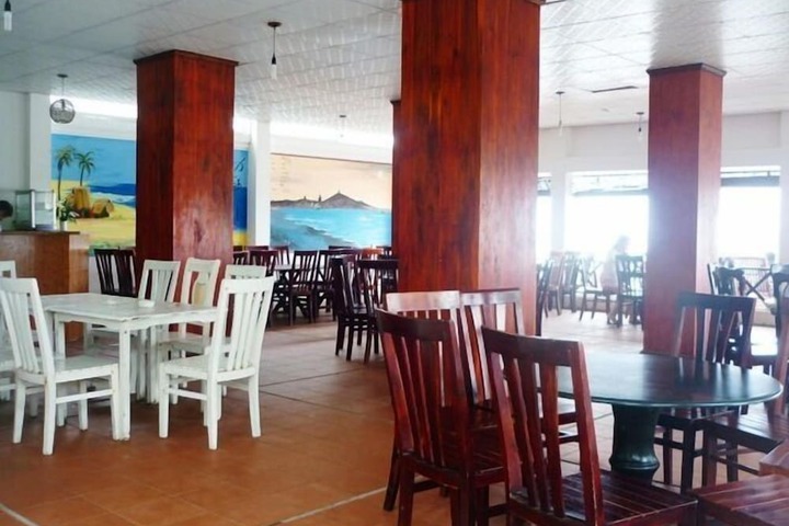 Dining 42 of 65