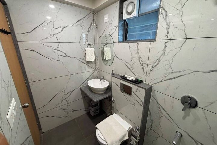 Room 83 of 121