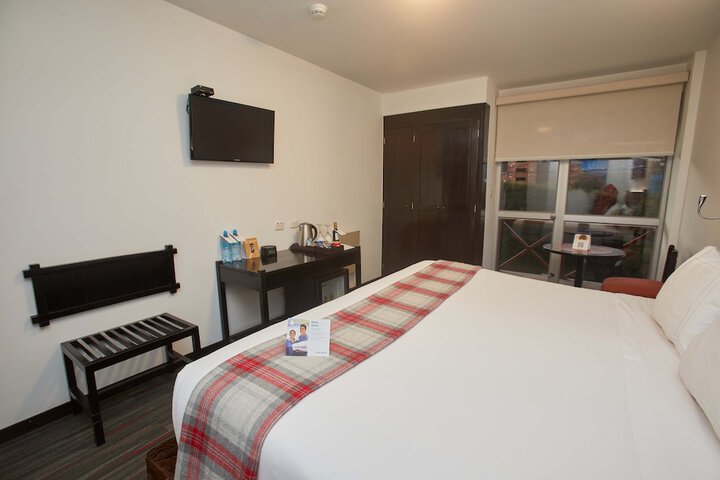 Room 14 of 100
