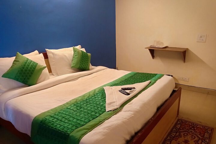 Room 9 of 20
