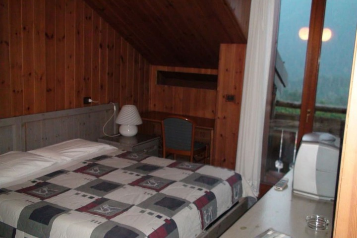 Room 3 of 7