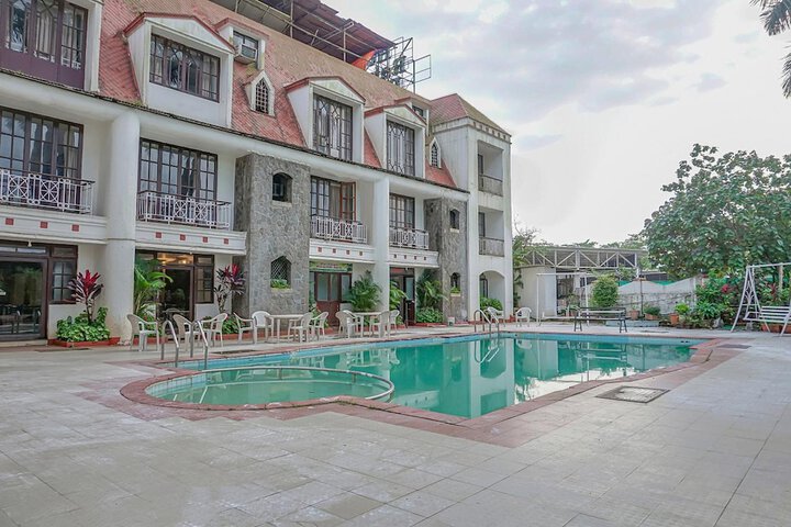Hotel Pool