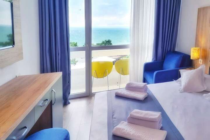 Room 15 of 38