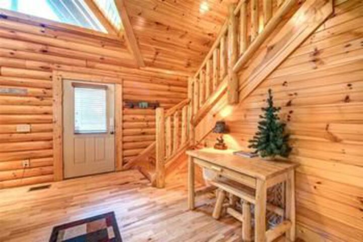 Natural Beauty 2 Bedroom Home with Hot Tub