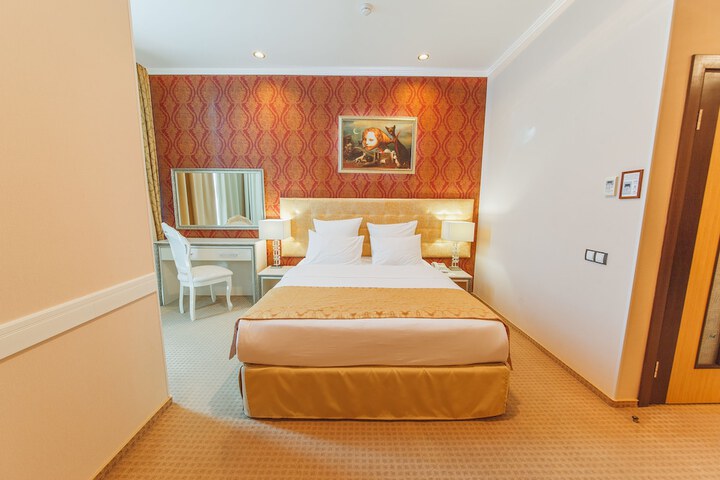 Room 14 of 48