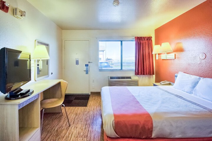 Room 15 of 52