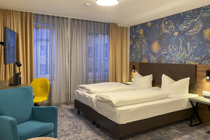 Room 3 of 35