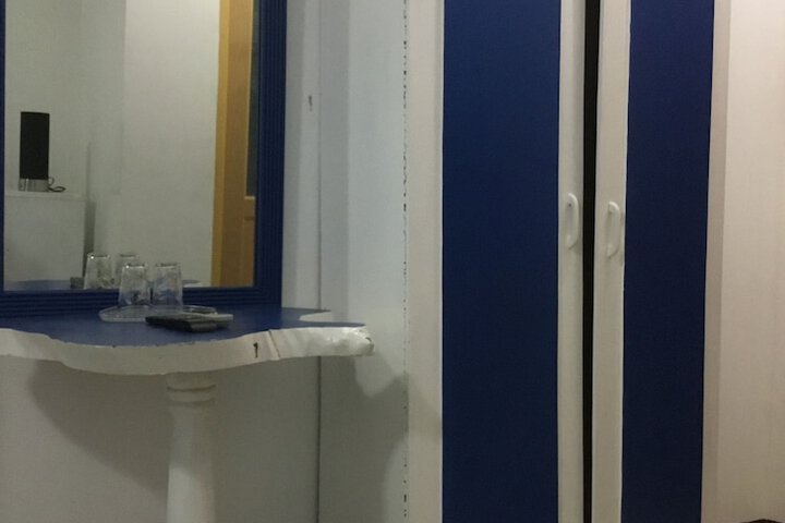 Room 8 of 68