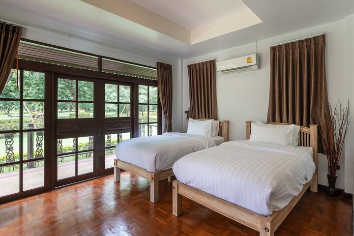 Room 5 of 52