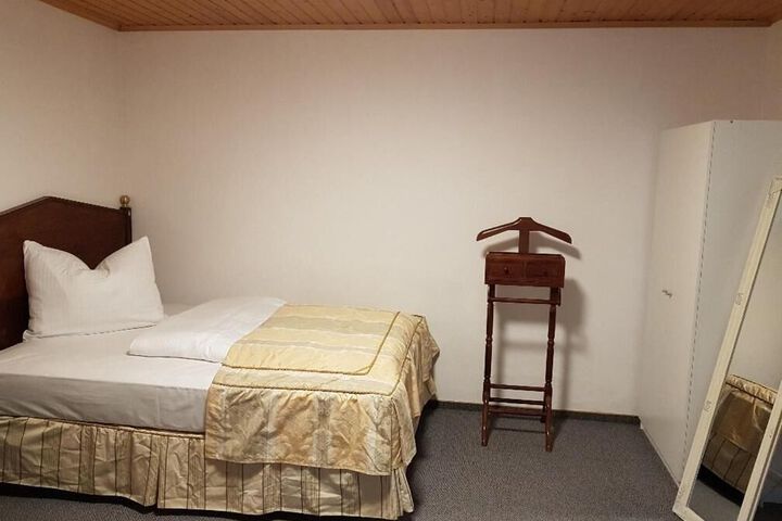 Room 21 of 28
