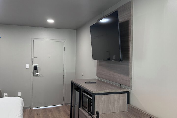 Room 1 of 10