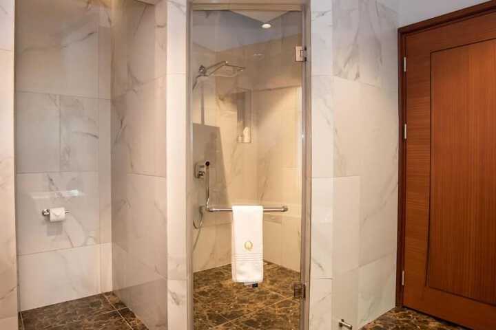 Room 46 of 103