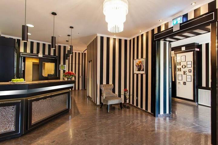 Entrance & Lobby