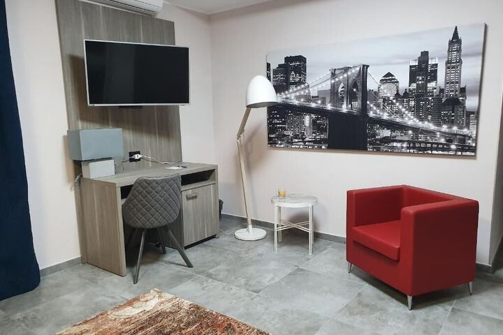 Room 8 of 17