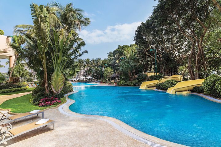 Pool Hotel