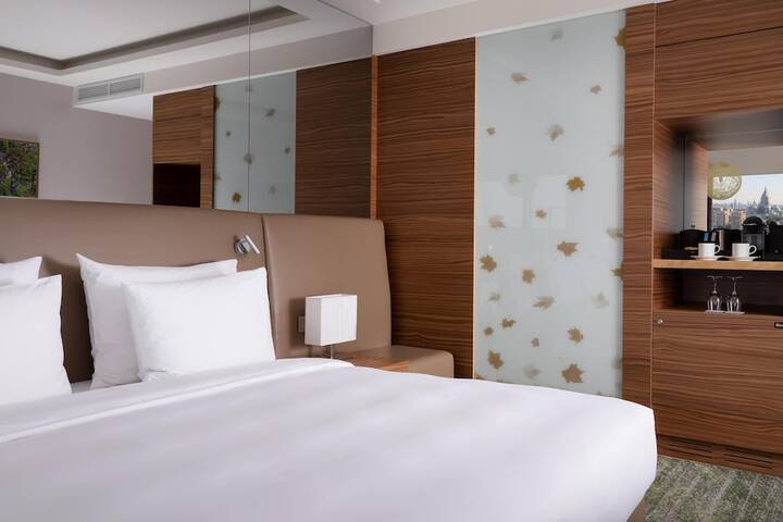 Room 33 of 146