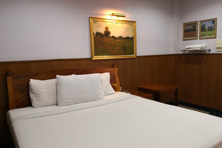 Room 5 of 50