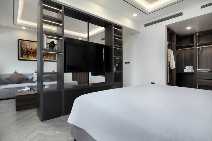 Room 30 of 99