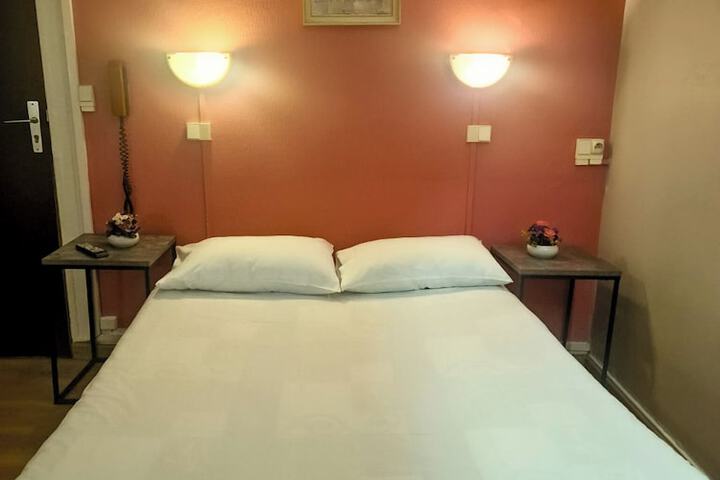Room 8 of 25