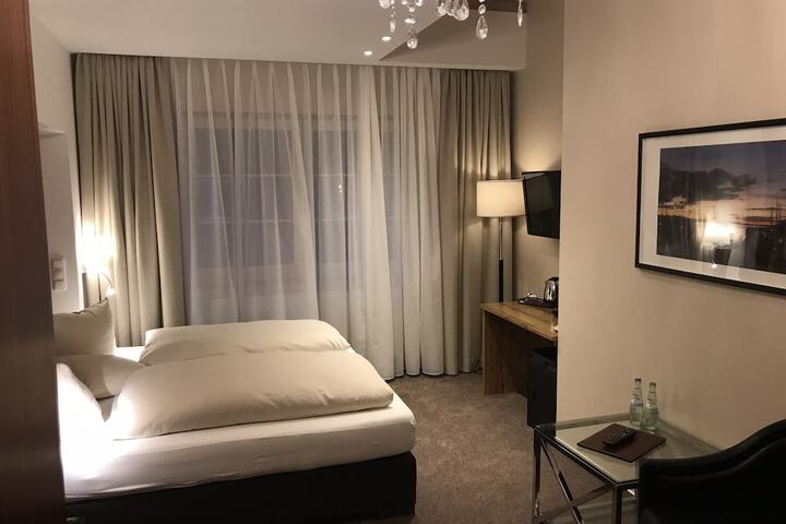 Room 8 of 70