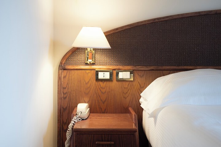 Room 12 of 27