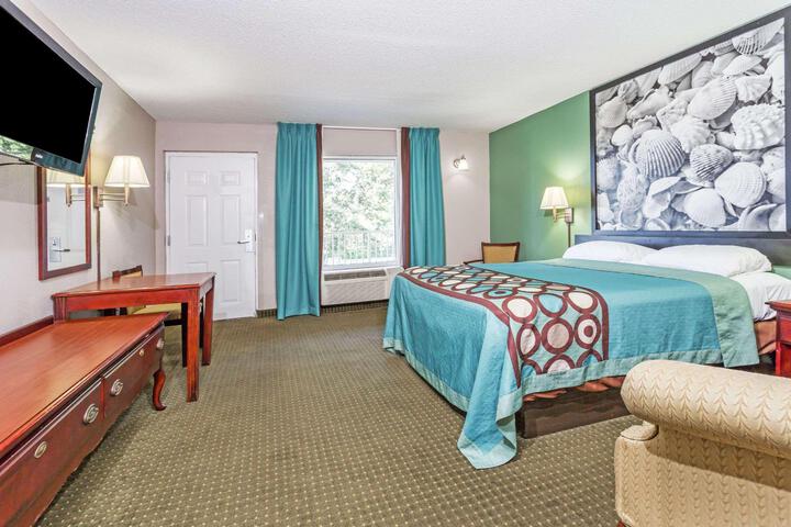 1 King Bed (5 of 9)