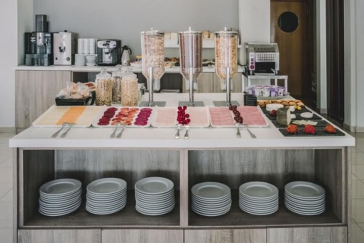 Breakfast/Coffee Service 25 of 36
