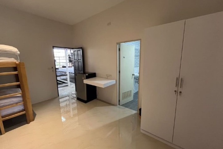 Room 6 of 61