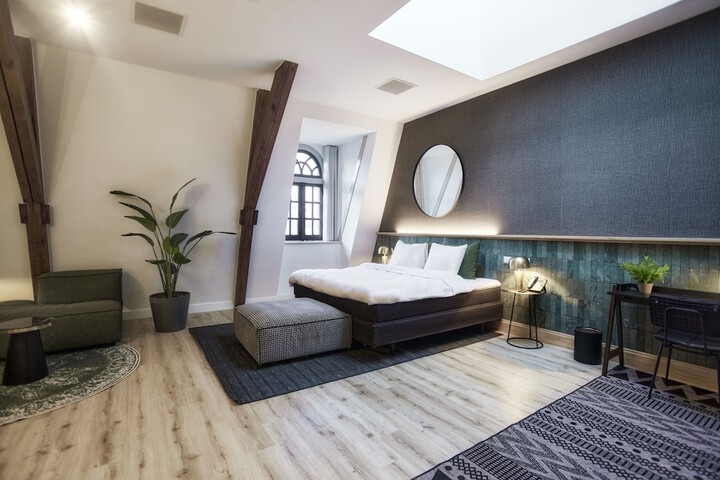 Room 13 of 30