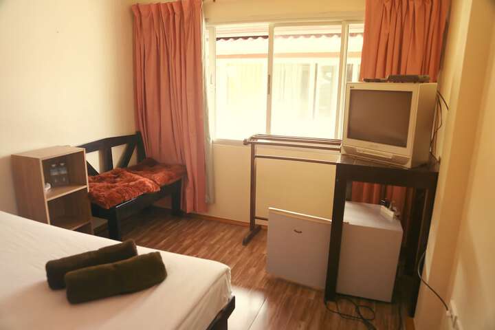 Room 17 of 40