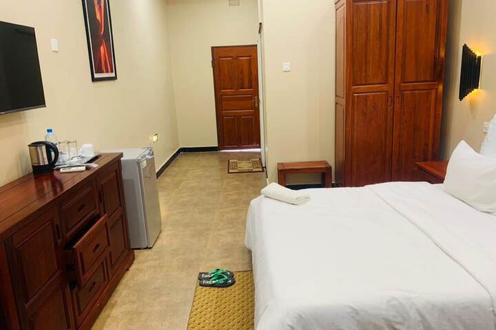 Room 9 of 28