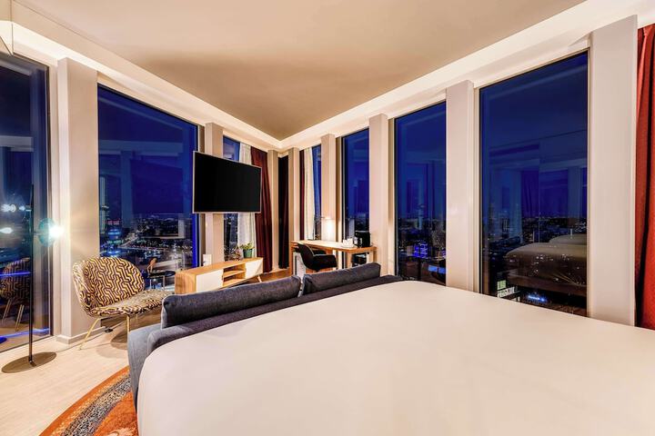 Room 42 of 107