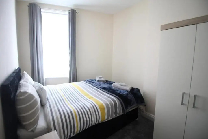 Room 2 of 2