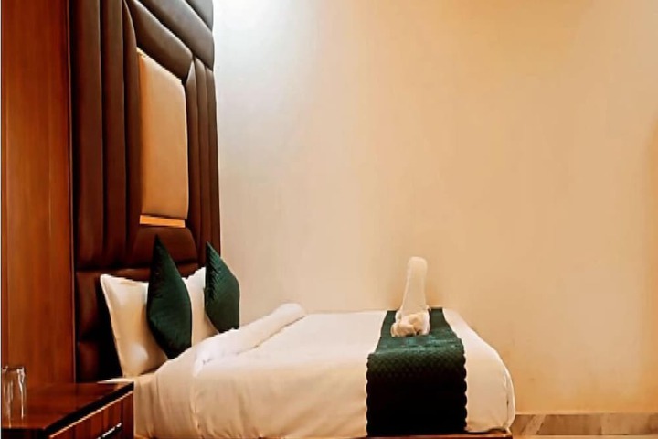 Room 4 of 15