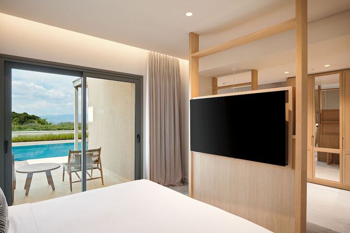Room 52 of 154
