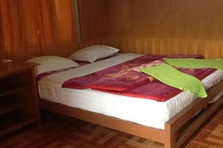 Room 13 of 32