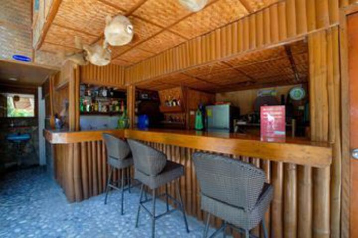 Lounge 55 of 84