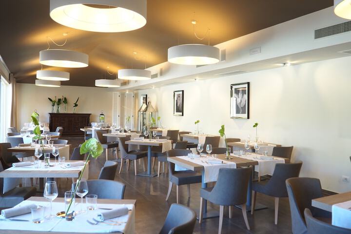 Dining 95 of 127