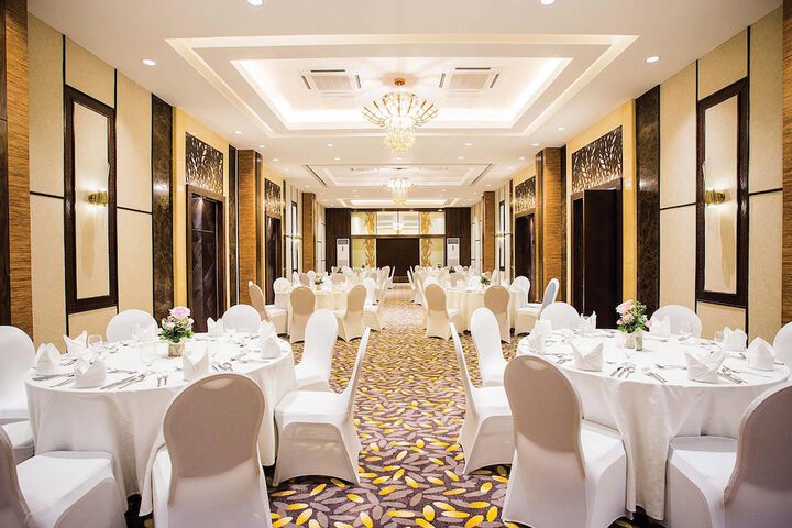 Ballroom/Hall 20 of 22