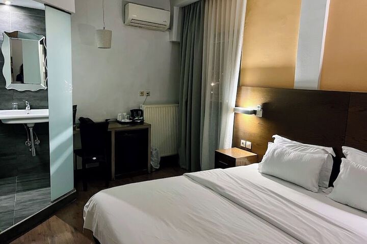 Room 47 of 98